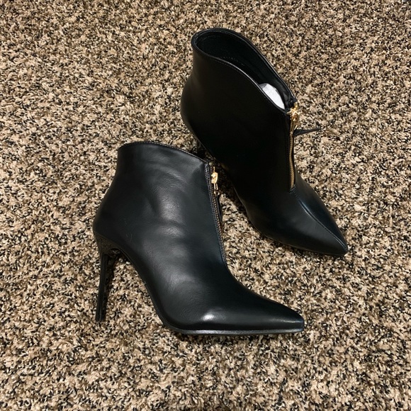 Pointed toe booties - Picture 1 of 5